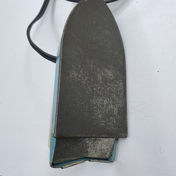 Vintage Nassau Toy Iron Home Cleaning Kids Play House Laundry Teaching - Picture 3 of 7